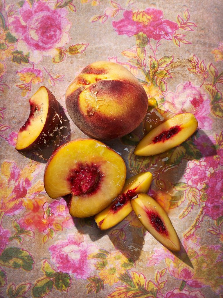 Peaches whole & cut with juice splash